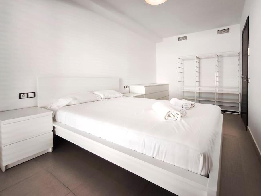 Moderno Apartamento Duplex En Terrassa Centro المظهر الخارجي الصورة