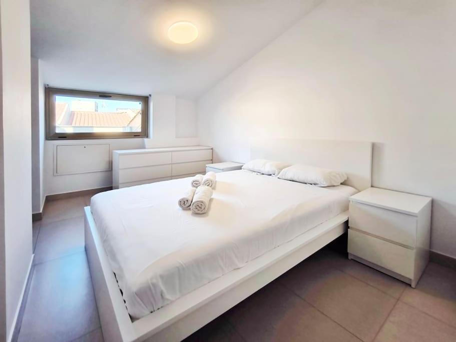 Moderno Apartamento Duplex En Terrassa Centro المظهر الخارجي الصورة