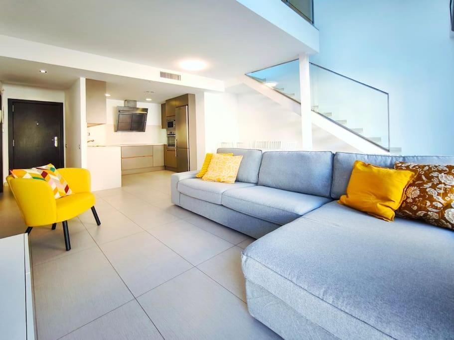 Moderno Apartamento Duplex En Terrassa Centro المظهر الخارجي الصورة