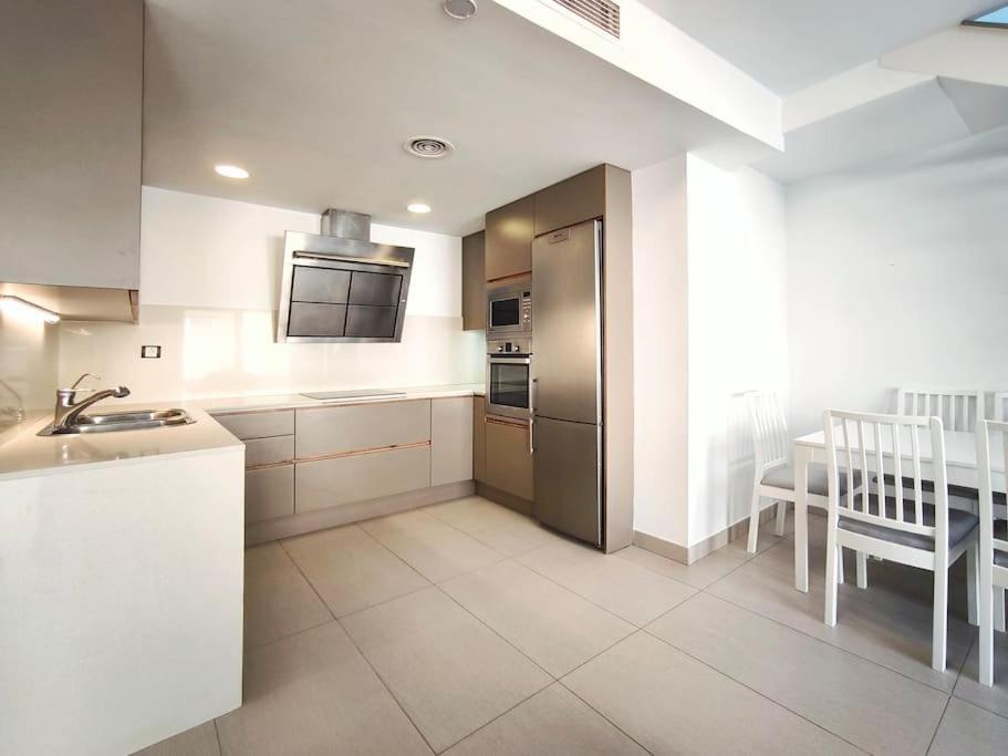 Moderno Apartamento Duplex En Terrassa Centro المظهر الخارجي الصورة