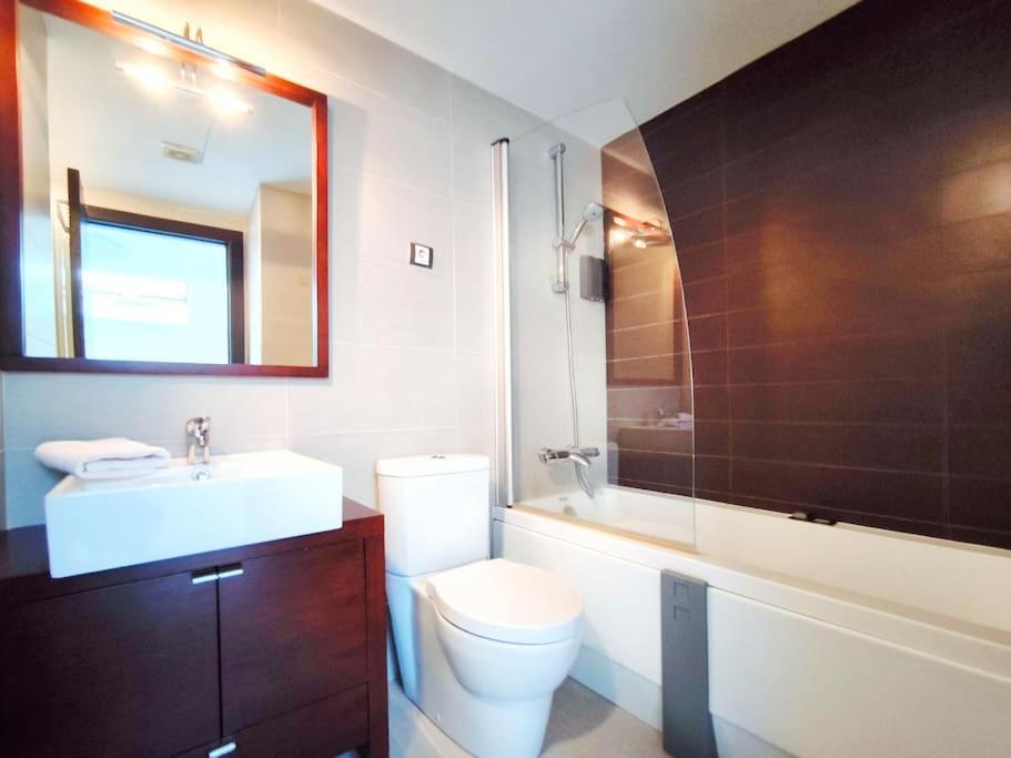 Moderno Apartamento Duplex En Terrassa Centro المظهر الخارجي الصورة