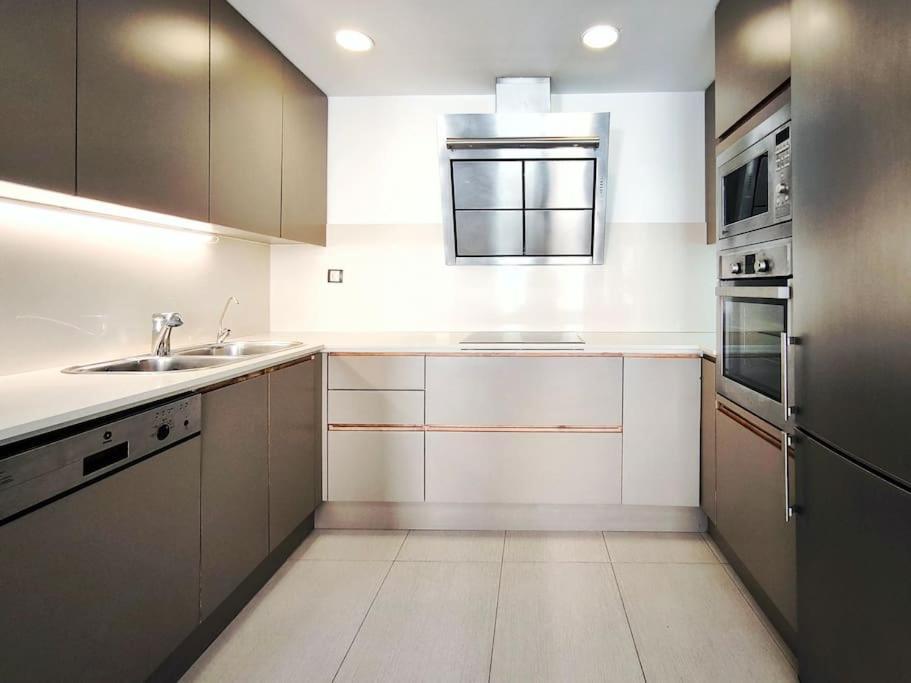 Moderno Apartamento Duplex En Terrassa Centro المظهر الخارجي الصورة
